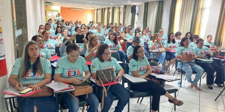 Encontro formativo para gestores e coordenadores da Educação de Jovens e Adultos é realizado pelo governo de RO