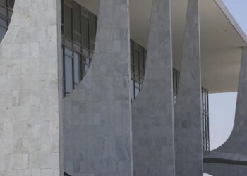 Governo sanciona proibição do uso de linguagem neutra em órgão público