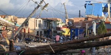 Rastro de destruição do furacão Melissa já soma 28 mortes