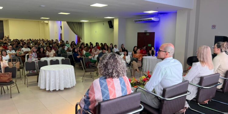 Encontro de gestores escolares celebra Dia do Diretor reconhecendo trabalho de gestão na Educação