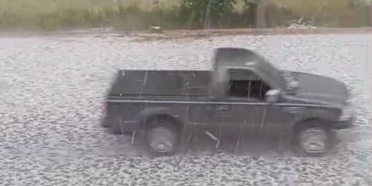 Queda de granizo atinge mais de 34 mil pessoas em Erechim