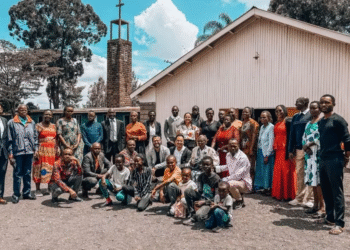 Pastores brasileiros treinam líderes e doam alimentos no Quênia