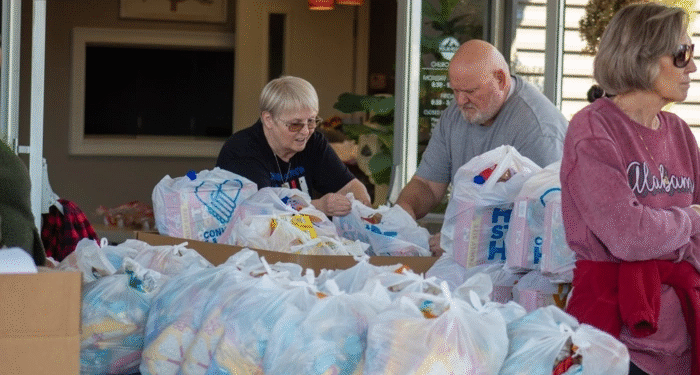 Igreja distribui mantimentos para 400 famílias carentes nos EUA