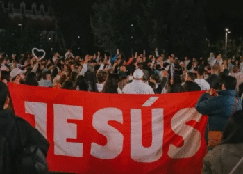 Jovens evangelizam e dezenas aceitam Jesus, em Madri