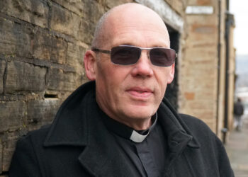 Cristão é alertado sobre “discurso de ódio” por exibir versículo