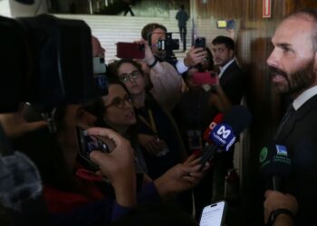 Por unanimidade, STF torna Eduardo Bolsonaro réu por atuação nos EUA