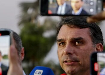 Moraes autoriza a visita dos filhos de Bolsonaro na PF