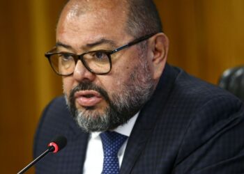 PF aponta ex-ministro de Bolsonaro como pilar institucional de desvios