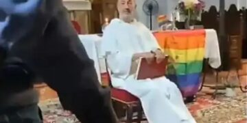 Padre celebra missa com bandeira LGBT em igreja na Espanha