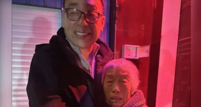 Pastor reencontra a mãe após 12 anos preso na China