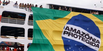 Por justiça climática e social, barqueata reúne movimentos em Belém