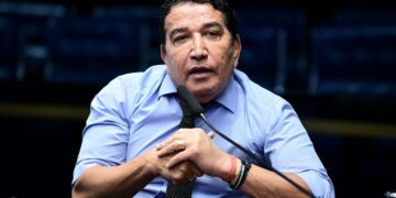 Magno Malta quer ação com El Salvador