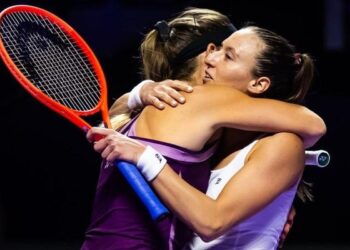 Stefani garante Brasil pela 1ª vez em decisão feminina do WTA Finals