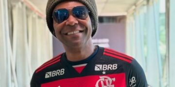 Thalles canta hino do Flamengo na Marcha e gera polêmica
