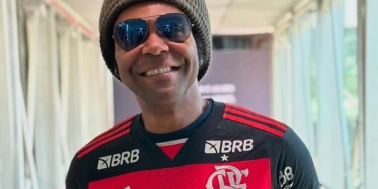Thalles canta hino do Flamengo na Marcha e gera polêmica