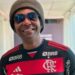 Thalles canta hino do Flamengo na Marcha e gera polêmica