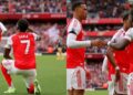 Grupo de jogadores do Arsenal lê a Bíblia antes dos jogos: “Oramos uns pelos outros”