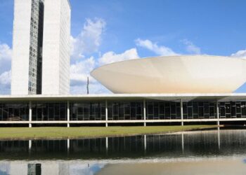 Comissão da Câmara aprova pena para ‘crime de ultraje a culto’ com até 4 anos de prisão