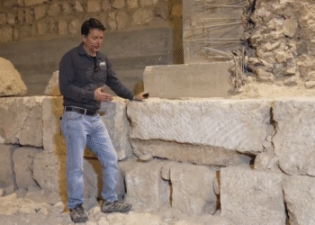 Descoberta em Jerusalém revela muro do período do primeiro Hanukkah