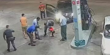 Pai viraliza ao orar enquanto policiais salvam filho de 2 anos engasgado em Sorocaba