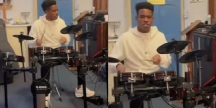 Craque da Seleção, Estevão toca bateria durante culto em Londres