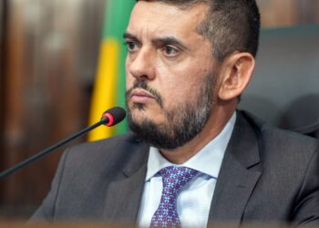 Após colocar tornozeleira eletrônica, Rodrigo Bacellar é solto no Rio