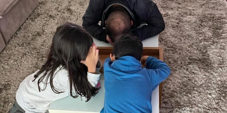 Citando a Bíblia, menino repreende tempestade no nome de Jesus: ‘Perca sua força’