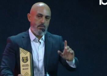 Rafael Guanaes exalta Jesus ao ser eleito melhor técnico do Brasileirão: “Merece a honra”
