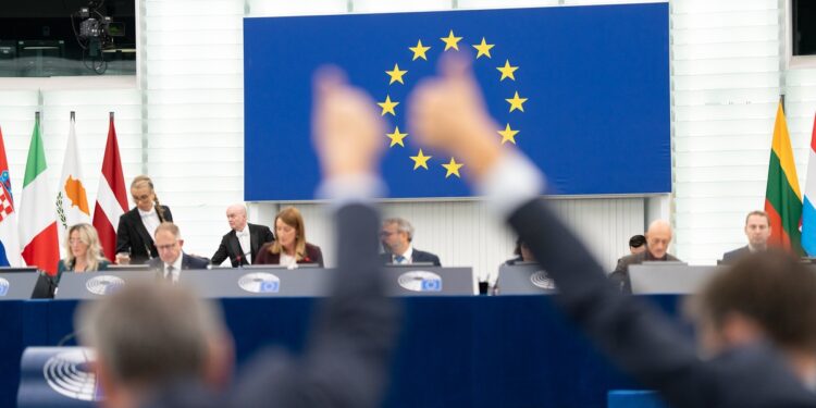 Parlamento Europeu aprova projeto que financia “turismo do aborto”