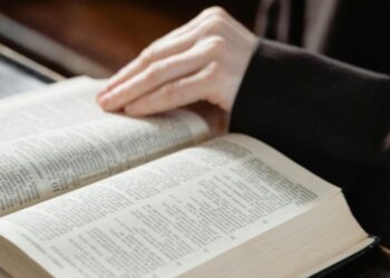 Pouso Alegre é a terceira cidade de MG a aprovar uso da Bíblia em escolas