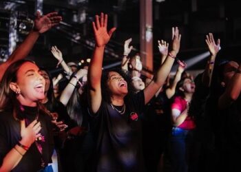 Crença em Deus entre os jovens está crescendo rapidamente na Finlândia