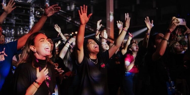 Crença em Deus entre os jovens está crescendo rapidamente na Finlândia