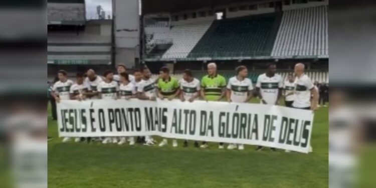 Coritiba comemora título com faixa: “Jesus é o ponto mais alto da glória de Deus”