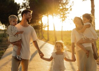 Millennials no Brasil são conservadores e priorizam família à carreira, diz pesquisa