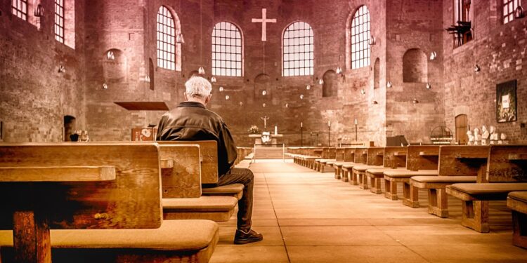 França alerta para crescente ameaça islâmica contra cristãos