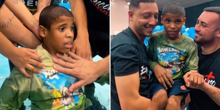 Menino vence medo de afogamento e é batizado de forma inclusiva: “Deus não vê limitações”