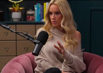 Ex-coelhinha da Playboy aceitou Jesus após morte de Charlie Kirk: “Me rendi completamente”