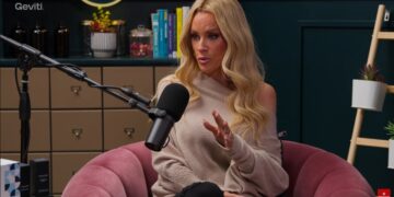 Ex-coelhinha da Playboy aceitou Jesus após morte de Charlie Kirk: “Me rendi completamente”