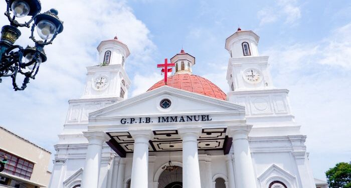 Muçulmanos exigem o fechamento de igreja na Indonésia antes do Natal