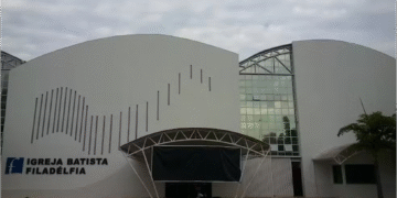 Ex-líder de adolescentes é preso por abuso em ‘festa do pijama’