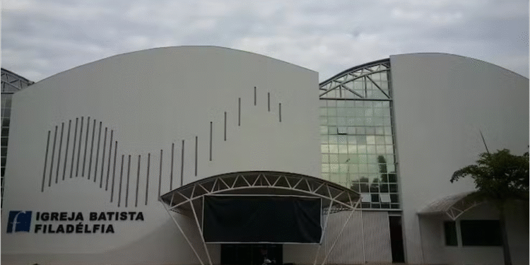 Ex-líder de adolescentes é preso por abuso em ‘festa do pijama’