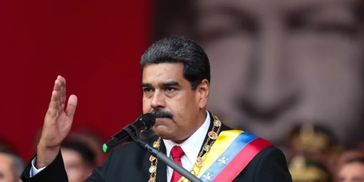 Venezuela: Nicolas Maduro se aproxima dos pentecostais em meio à ameaça dos EUA