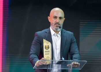 Melhor técnico do Brasileirão, Rafael Guanaes agradece a Jesus