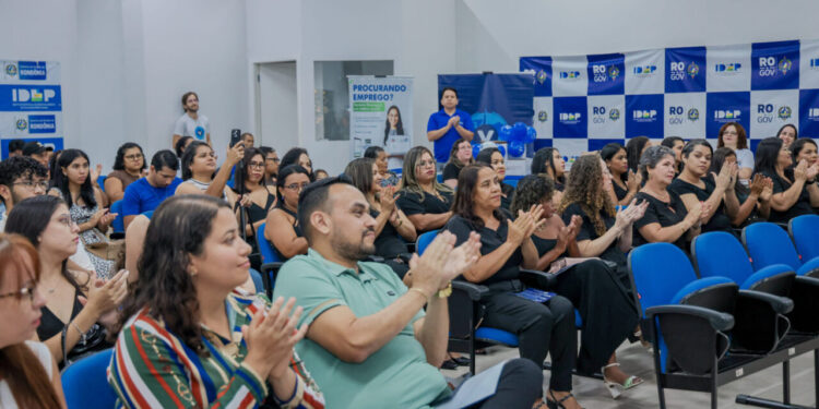 Governo de RO realiza entrega de certificado e kits aos concluintes do programa Vencer