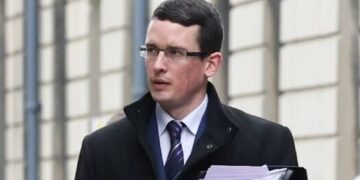 Professor que se recusa a usar pronome ‘trans’ seguirá preso