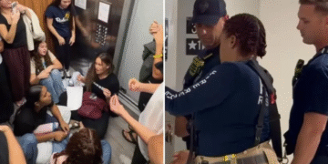 Jovens cristãos louvam a Deus durante resgate em elevador