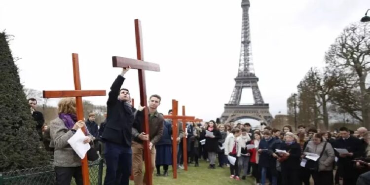 Em busca de “unidade”, 70 mil evangélicos se reúnem na França