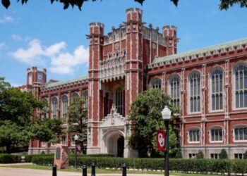 Redação de estudante universitária é considerada ‘ofensiva’ por citar a Bíblia contra ideologia de gênero