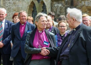 Bispa lamenta que fiéis tenham abandonado a igreja por sua causa