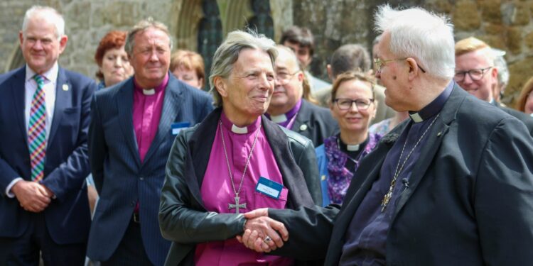 Bispa lamenta que fiéis tenham abandonado a igreja por sua causa